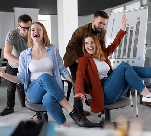 equipo trabaja feliz en LinkSolution
